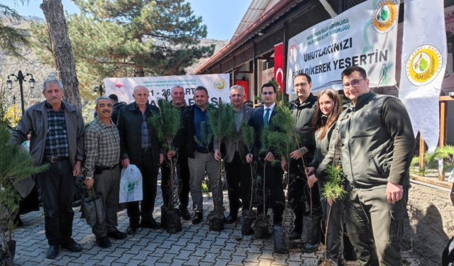 Oğuzlar’da Orman  Haftası kapsamında  2.500 fidan dağıtıldı