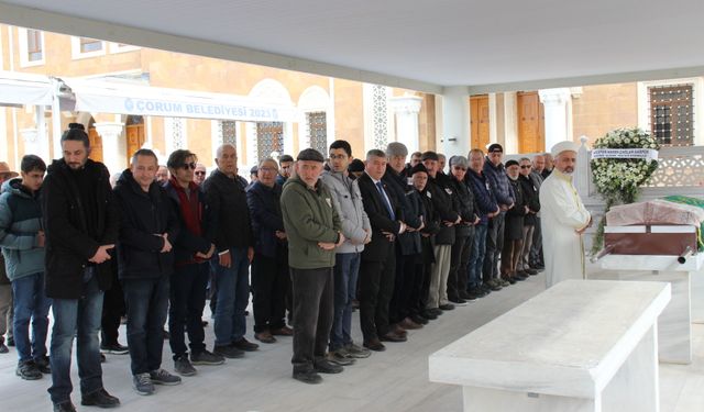 Nihal Çağlar’ın cenazesi  Ulumezar’a defnedildi