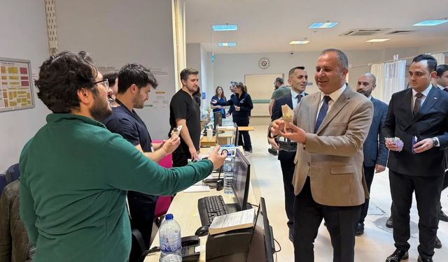 Kayrıcı ve Çıplak  sağlıkçıları kutladı