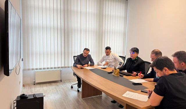 15 halı sahanın ihalesi yapıldı