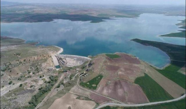 Koca barajdan geriye  işte bu görüntü kaldı !