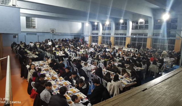 Fatih Anadolu Lisesi’nde 400 kişilik iftar buluşması