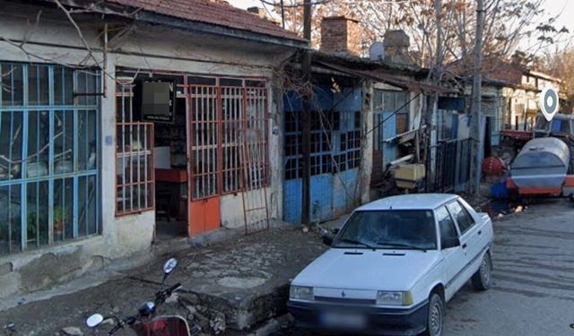 İşyerinden haraç isteyen silahlı kişiler aranıyor