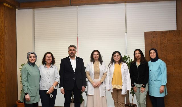 Sağlık çalışanları, hasta ve hasta yakınları bayramlaştı