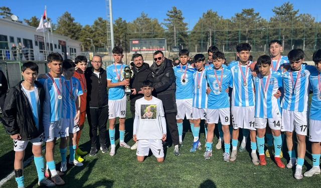 U15'de Vefaspor yenilgisiz şampiyon