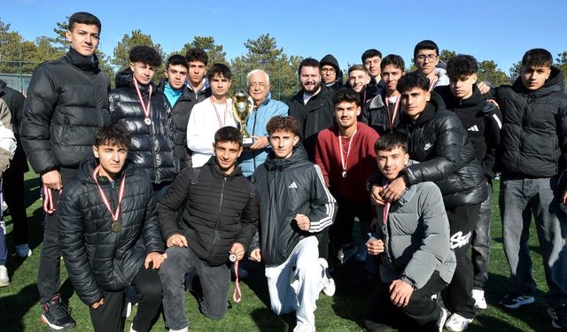 U18’de kupalar sahiplerini buldu