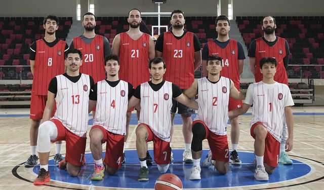 12 dev adam ilk iç saha maçına çıkıyor