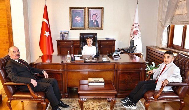 23 Nisan’da çocuklar makamda