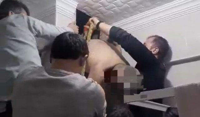 Komşuda filmleri aratmayan olay: "Uzaklaştırması olan koca havalandırma boşluğunda sıkıştı"