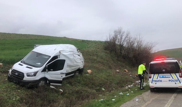Panelvan takla attı sürücü yaralandı