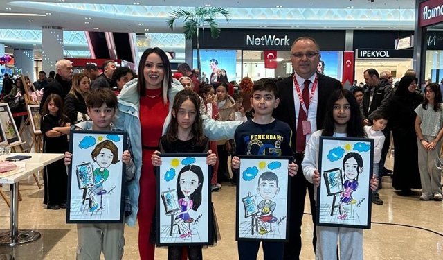 Çorum’da minik ressamlar  yeteneklerini sergiledi