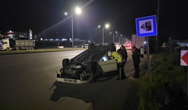 Çorum’da otomobil devrildi: 3 yaralı