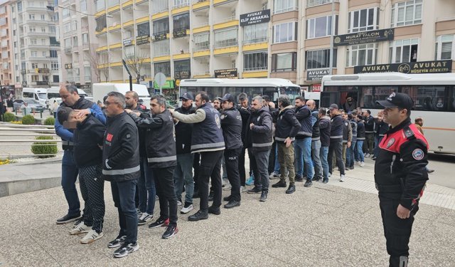 Çorum'da silahlı suç örgütüne yönelik operasyon: 2'si kadın 23 şüpheli yakalandı