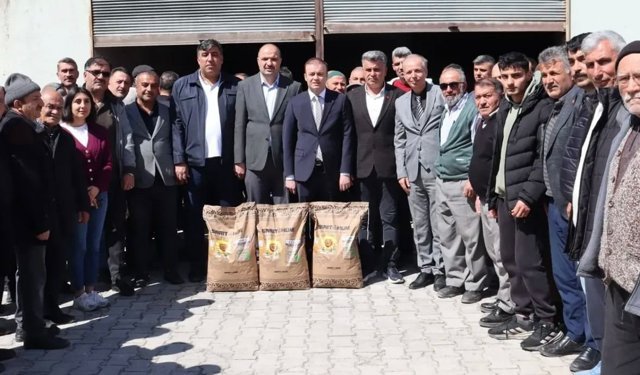 Çiftçilere yüzde 50 hibeli ayçiçeği tohumu dağıtıldı