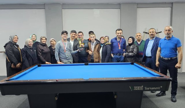 Otizmli öğrenciler bilardoda yarıştı