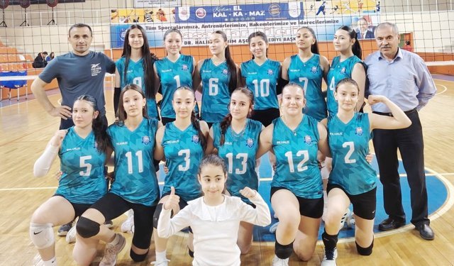 Dinamik’in küçük  sultanları yarı finale göz kırptı: 3-0