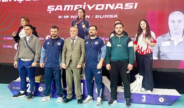 Çorumlu boksör Türkiye üçüncüsü