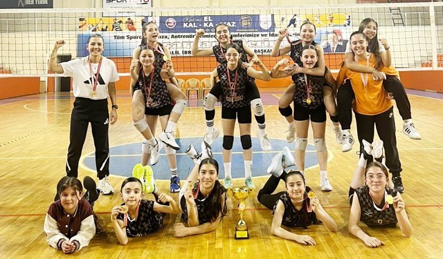 Mini sultanlarda şampiyon Mehmet Akif Ersoy