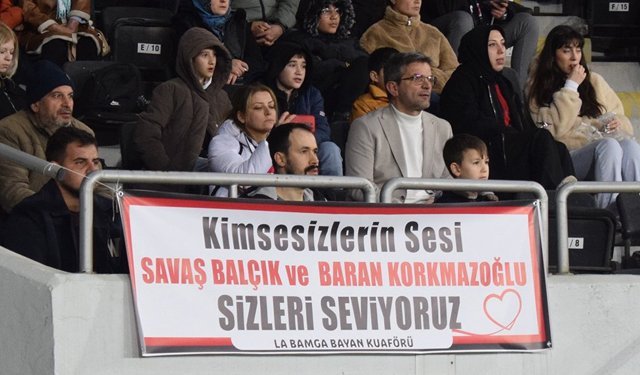 Balçık ve Korkmazoğlu için özel pankart açıldı