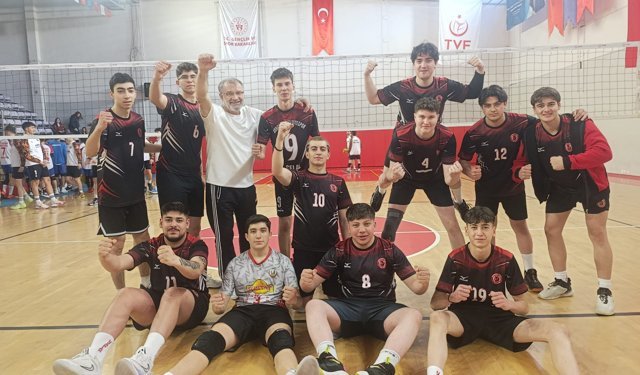 Sungurlu’nun genç efeleri yarı finali garantiledi