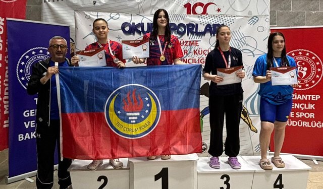 TED Koleji’nden yüzmede bir altın iki de gümüş madalya