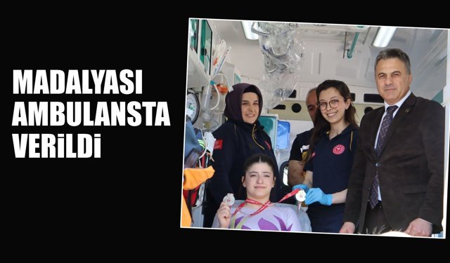Madalyası ambulansta verildi