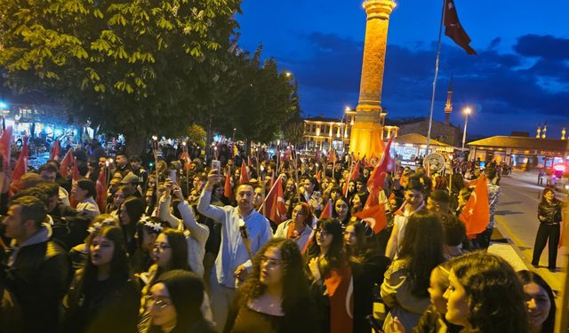 Çorum’da 19 Mayıs coşkusu: Binlerce kişi Fener Alayında buluştu