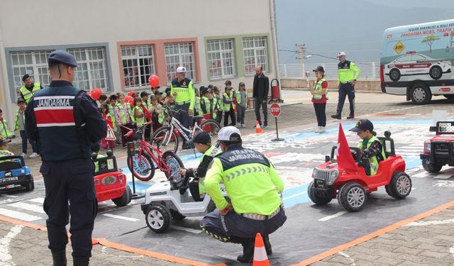 Oğuzlar'da öğrencilere  uygulamalı trafik eğitimi