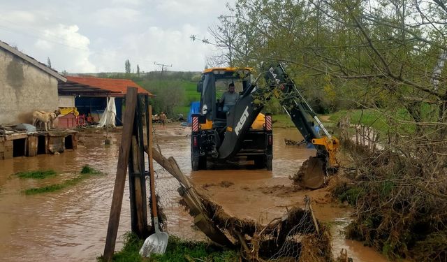 Alaca’da sağanak  hayatı olumsuz etkiledi
