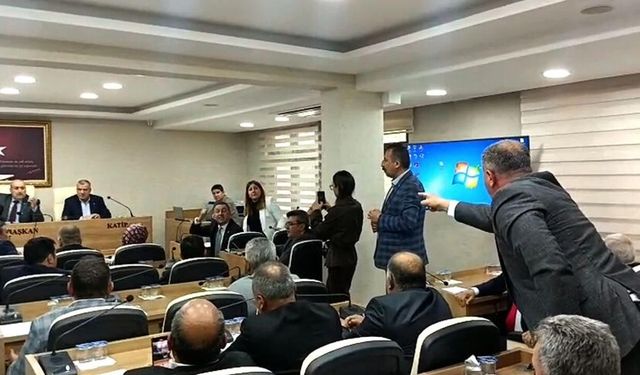 Çorum'da basına kapalı toplantı Meclis'i karıştırdı