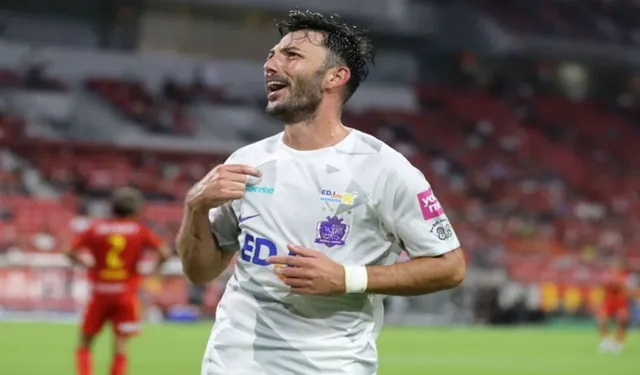 Futbolu bıraktığını açıkladı