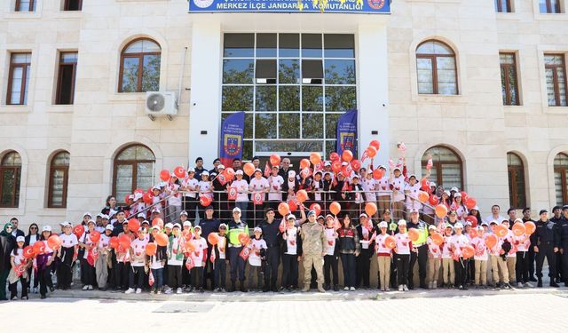 Jandarma ekiplerinden öğrencilere trafik eğitimi