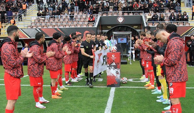 Şampiyona alkış!