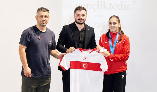 Arıcı’dan Avrupa Şampiyonu Özdenur Özmez’e milli forma