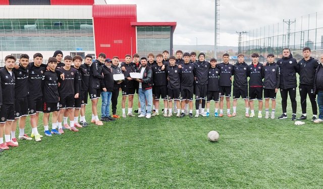U17’lere moral ziyareti