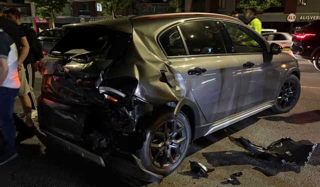 Osmancık Caddesi'nde zincirleme kaza: 2 yaralı