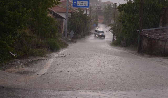 Dodurga’da dolu ve kuvvetli  yağış hayatı olumsuz etkiledi
