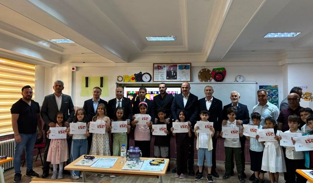 Alaca'da 4 bin 503 öğrenci  karne alarak tatile girdi