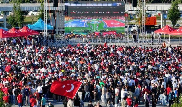 Milli maç öncesi meydanlarda toplu maç izlemeye yasak geldi!