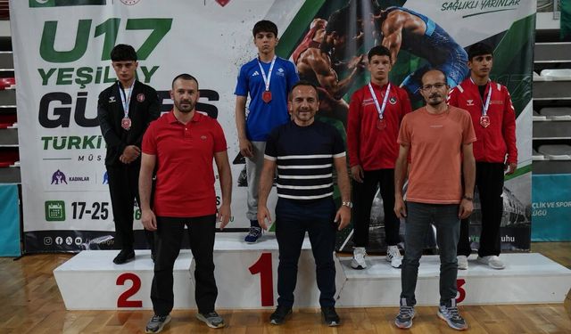 Çorumlu güreşçi Yeşilay  Türkiye Kupası’nda ikinci!
