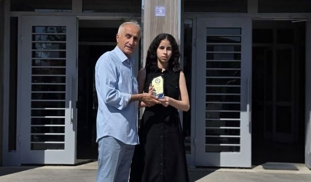 Görme engelli öğrenci okul birincisi oldu