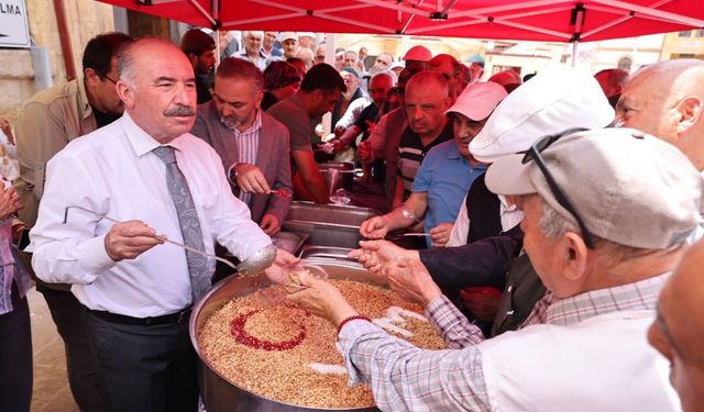 Muharrem bereketi aşureyle paylaşıldı