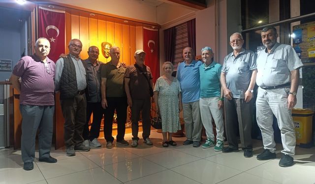 Emekli öğretmenler öğrencileriyle buluştu