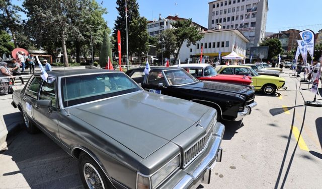 Çorum'da 70 yıllık klasik otomobiller göz kamaştırdı