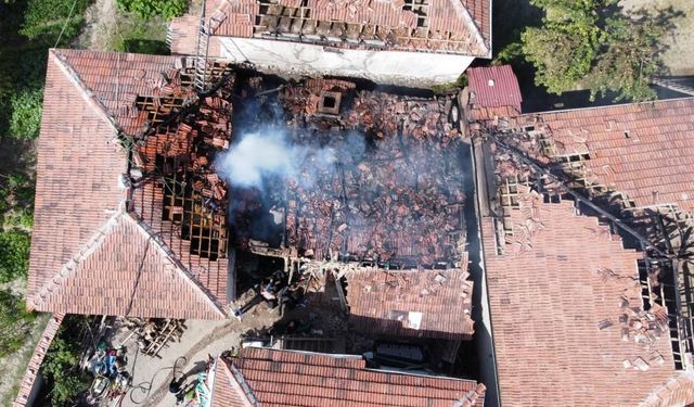 Tandırda çıkan yangın 3 evi küle çeviriyordu