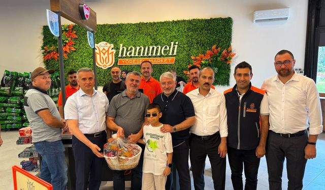 Hanımeli Market’in bininci  müşterisine sürpriz hediye