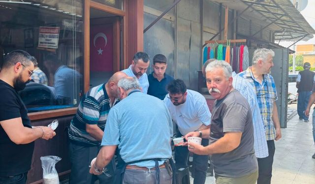 Arasta esnafına “aşure” ikramı