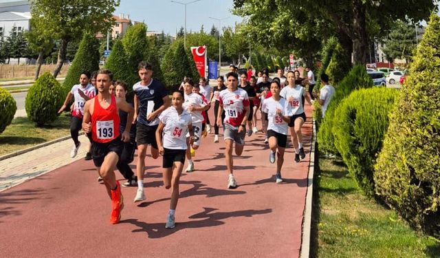 Gençler 15 Temmuz şehitleri için koştu