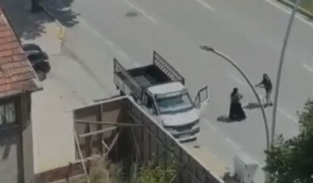 Çorum’da 1’i ağır 4 kişinin yaralandığı silahlı kavganın görüntüleri ortaya çıktı