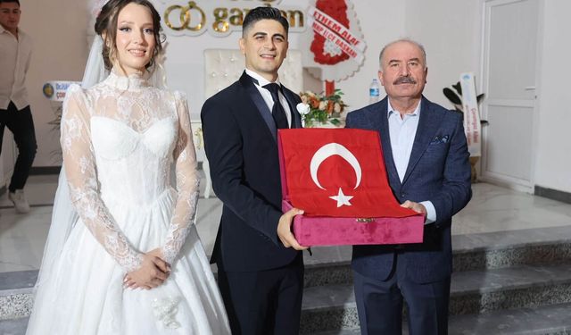 Ahmet Aydoğmuş oğlu  Enes’i evlendirdi